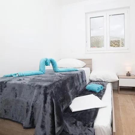 Two-bedroom In Apartamento *